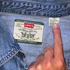 Levi's Tops - VINTAGE LEVIS OVERSIZED BUTTON UP JEAN SHIRT Levi's Tops - VINTAGE LEVIS OVERSIZED BUTTON UP JEAN SHIRT